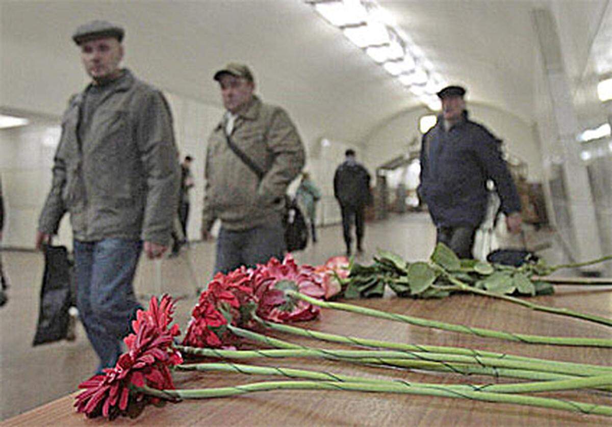 In der Metro-Station Lubjanka wurden Blumen im Gedenken an die Toten niedergelegt.