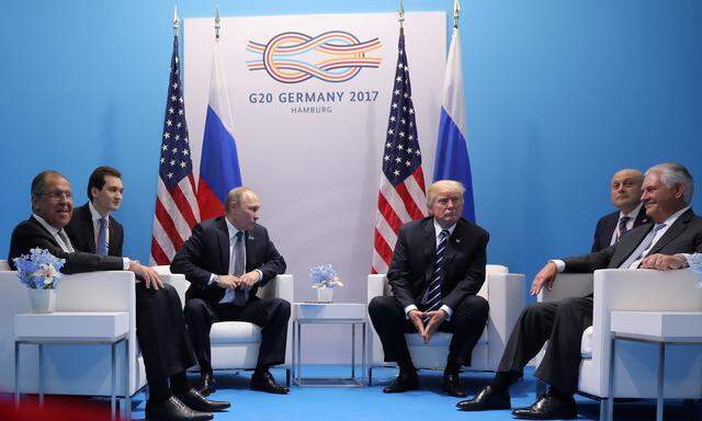 Russisch-amerikanischer Gipfel am Rande des G-20-Meetings. Kremlchef Wladimir Putin und US-Präsident Donald Trump trafen in Hamburg erstmals aufeinander.