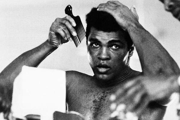 Am 5. September 1960 erkämpfte sich Muhammed Ali in Rom die Goldmedaille im Halbschwergewicht gegen Zbigniew Pietrzykowski (Polen) nach Punkten.