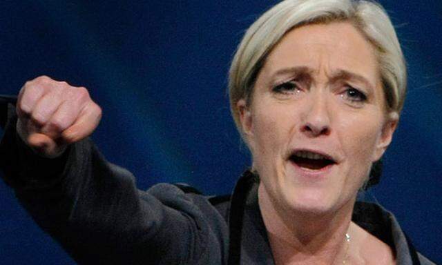 Le Pen in Lampedusa: ''Uns droht Migranten-Invasion''