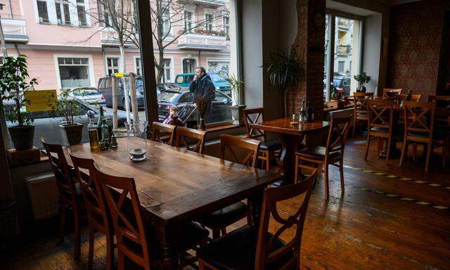 In Prenzlauer Berg reiht sich Restaurant an Restaurant. Ab Samstag bleiben sie bundesweit geschlossen. Zumindest kündigte das Bayerns Markus Söder an.