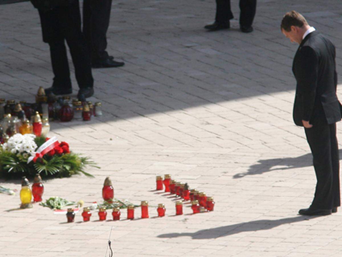 Der russische Präsident Dmitri Medwedew setzte damit ein neues Zeichen der Solidarität mit Polen.