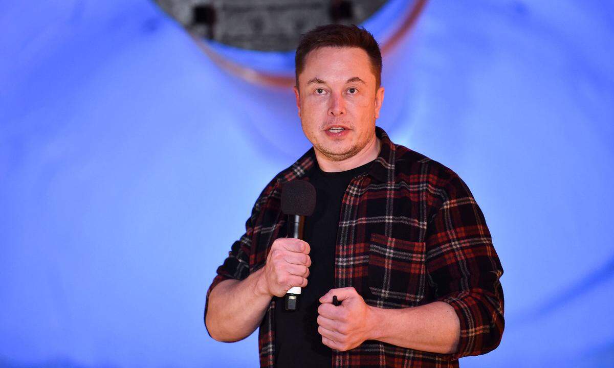 Kurz vor Weihnachten verkündete Tesla-Chef Elon Musk in Los Angeles noch Neuigkeiten: Das Projekt "Loop", mit der Musk das Verkehrsproblem lösen will, verfügt nun über eine Teststrecke in Los Angeles.Es soll eines Tages den Personentransport revolutionieren und Verkehrschaos in Großstädten beseitigen. 