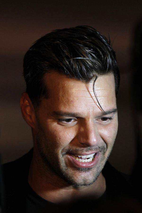 ... Du weißt, eine Freundschaft zerbricht fur uns zwei." Und so weiter. Der Latino-Star Ricky Martin hat sich jedenfalls von seinem Partner Carlos Gonzalez getrennt. Das bestätigte des Sängers Pressesprecher auf "People.com": "Ricky und Carlos haben gemeinsam beschlossen, ihre Beziehung zu beenden, bleiben aber durch ihre Freundschaft und gemeinsamen Erlebnisse verbunden".