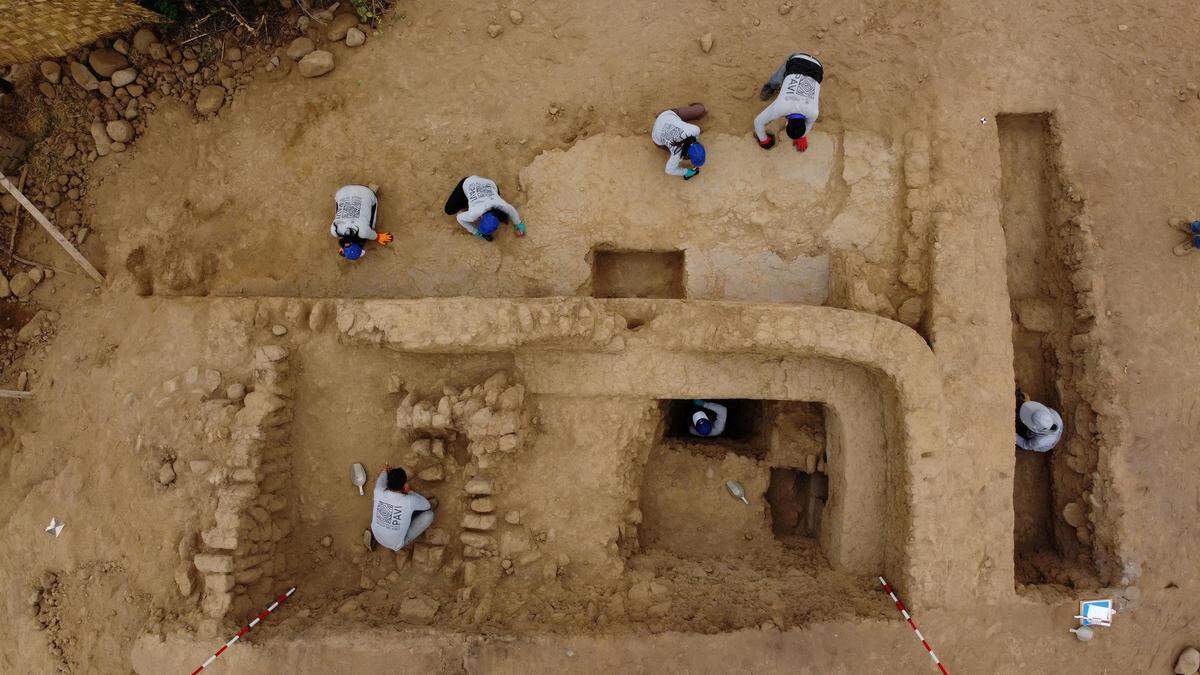 25. August. Archäologen in Peru