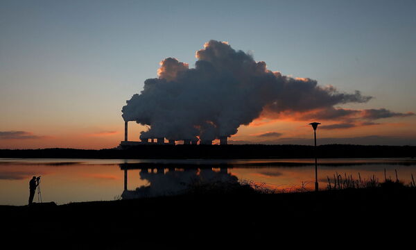 Heuer und im nächsten Jahr werden Europas Emissionen um fünf Prozent steigen (Archivbild aus Belchatow in Polen).