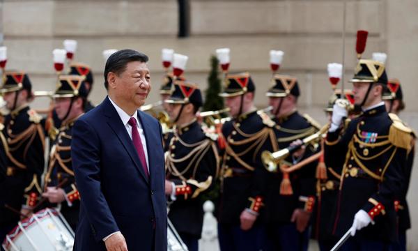 Xi Jinping wurde am Montag in Paris empfangen, wo Gespräche mit EU-Vertretern auf dem Programm stehen.