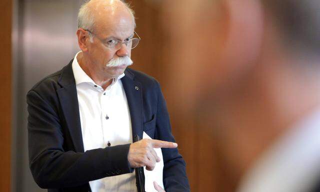 Aus eins mach drei: Daimler-Chef Dieter Zetsche baut den Konzern um.