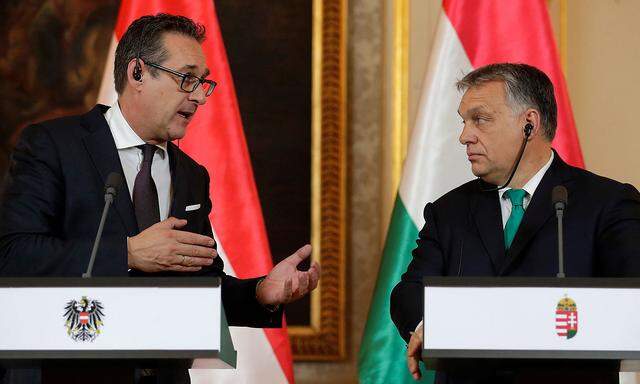 Austria´s Vice Chancellor Strache and Hungary´s PM Orban address a news conference at the Hungarian embassy in Vienna