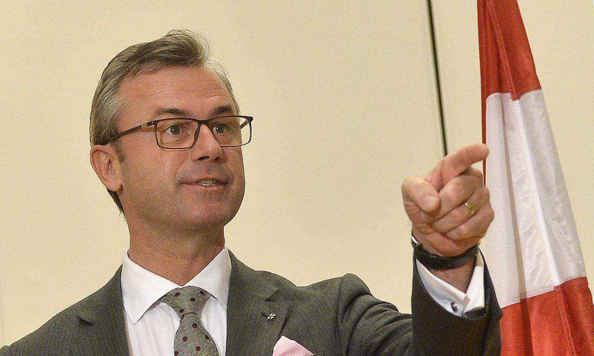 "Der Alexander Höferl ist total in Ordnung." Norbert Hofer versteht die Aufregung um Herbert Kickls Kommunikationschef und Gründer des Rechtsaußen-Mediums "Unzensuriert" nicht.  