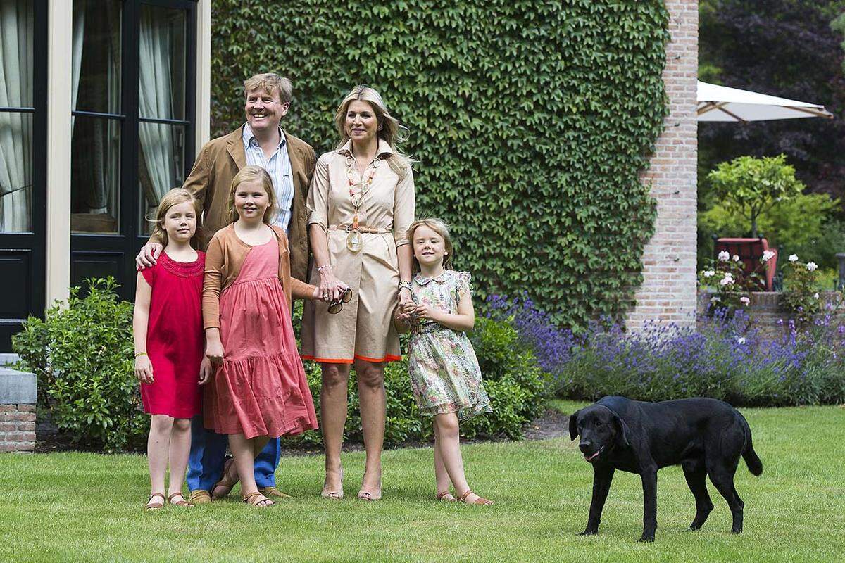 Königin Maxima und der König der Niederlande, Willem-Alexander, präsentierten sich mit ihren Töchtern modern, bunt und unverkrampft.
