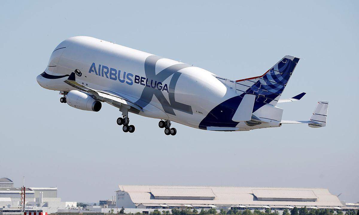 Der Frachtflieger mit der Bezeichnung A330-743L Beluga XL soll von 2019 an den Beluga ST ersetzen, um Flugzeugteile von Airbus zwischen den verschiedenen Produktionsstandorten hin- und herzutransportieren.