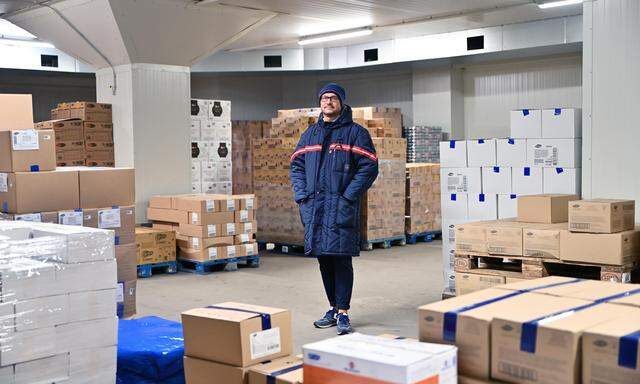Minus 20 Grad: Geschäftsführer Roland Spitzhirn in einem der Tiefkühlhäuser der  „Eisfabriken und Kühlhallen Wien“ im 20. Bezirk. 