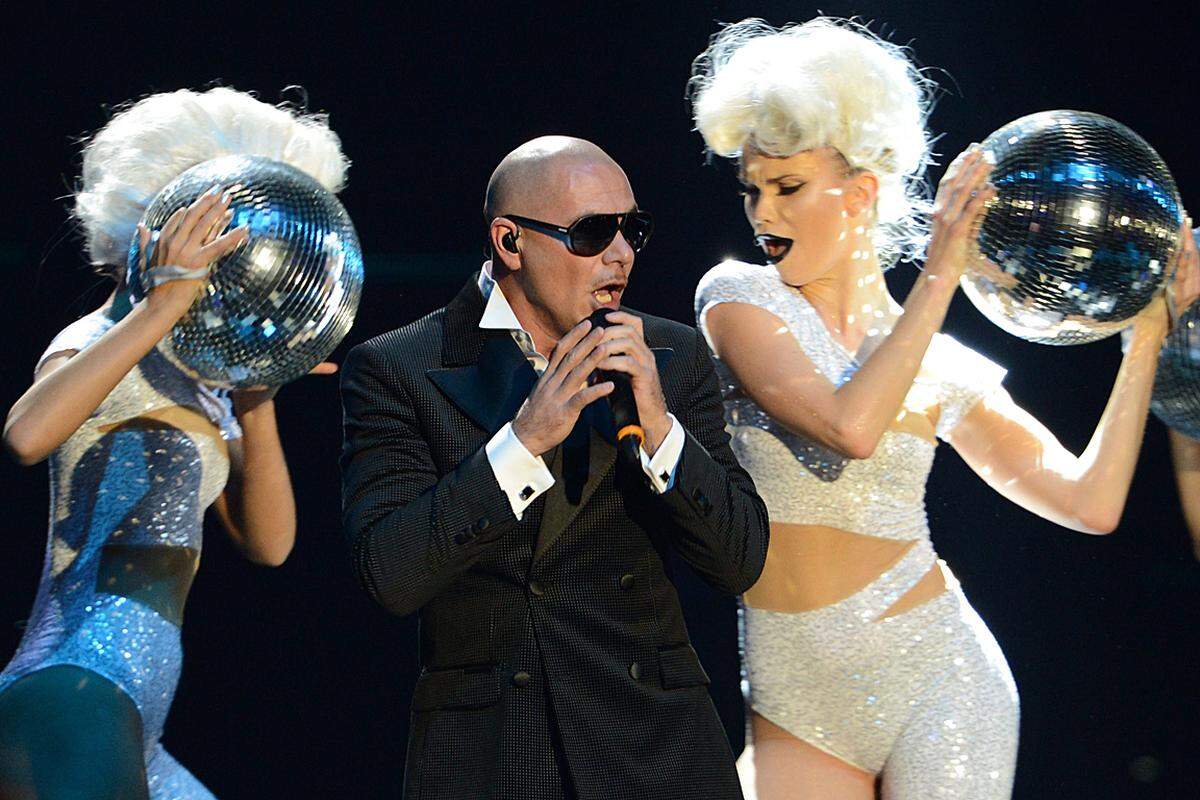 Eine weitere US-Musikgröße - der Rapper Pitbull - durfte sich ebenfalls beim europäischen Musikpreis präsentieren.