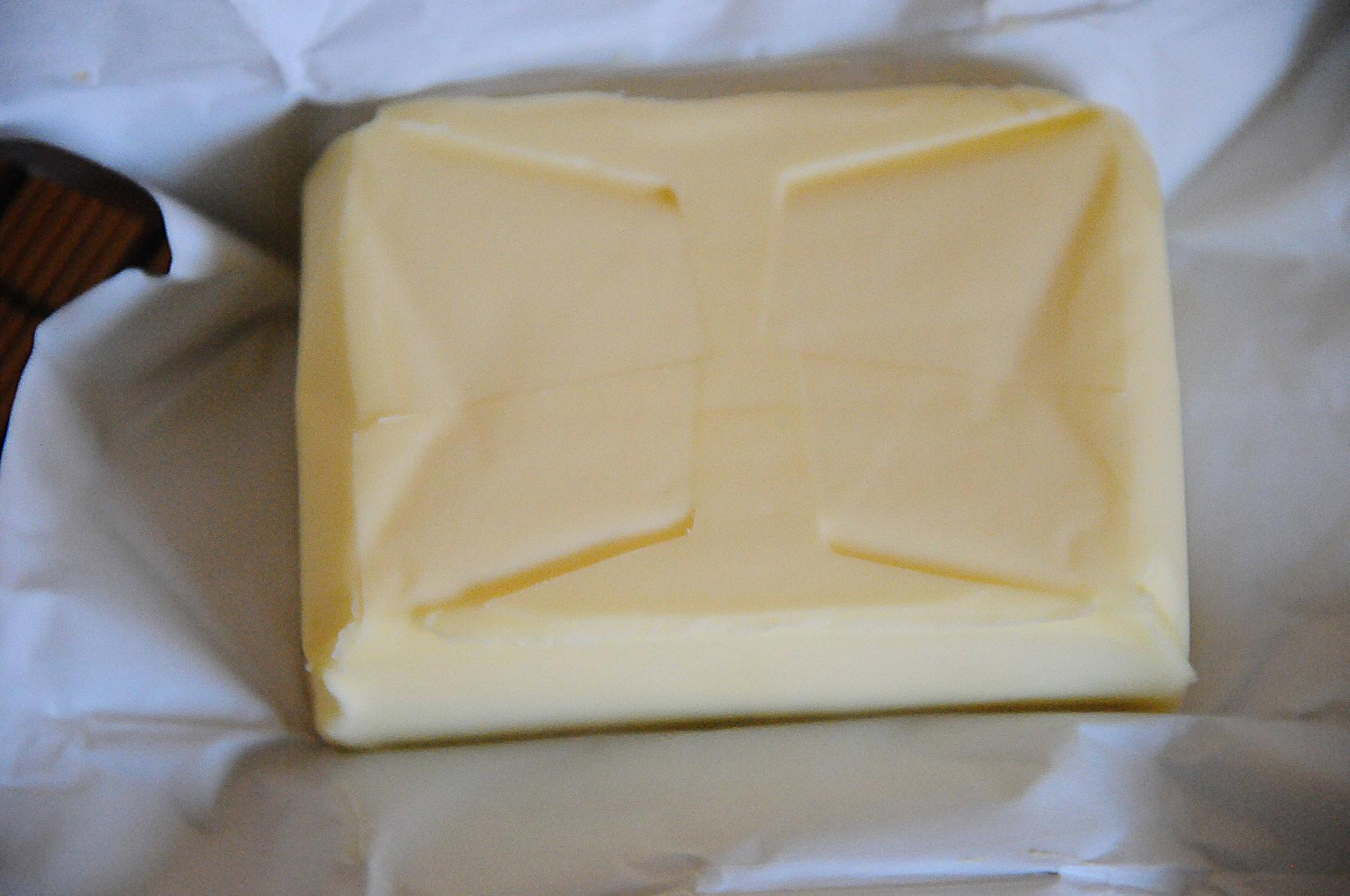 Teils halbiert: Bauern kritisieren Butter-„Schleuderpreise“