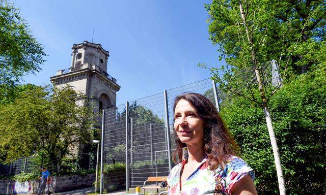 Aurelia Staub beim Anton-Baumann-Park. Gleich daneben die Schule, in der sie mit Kindern aus aller Herren Länder tanzt. 