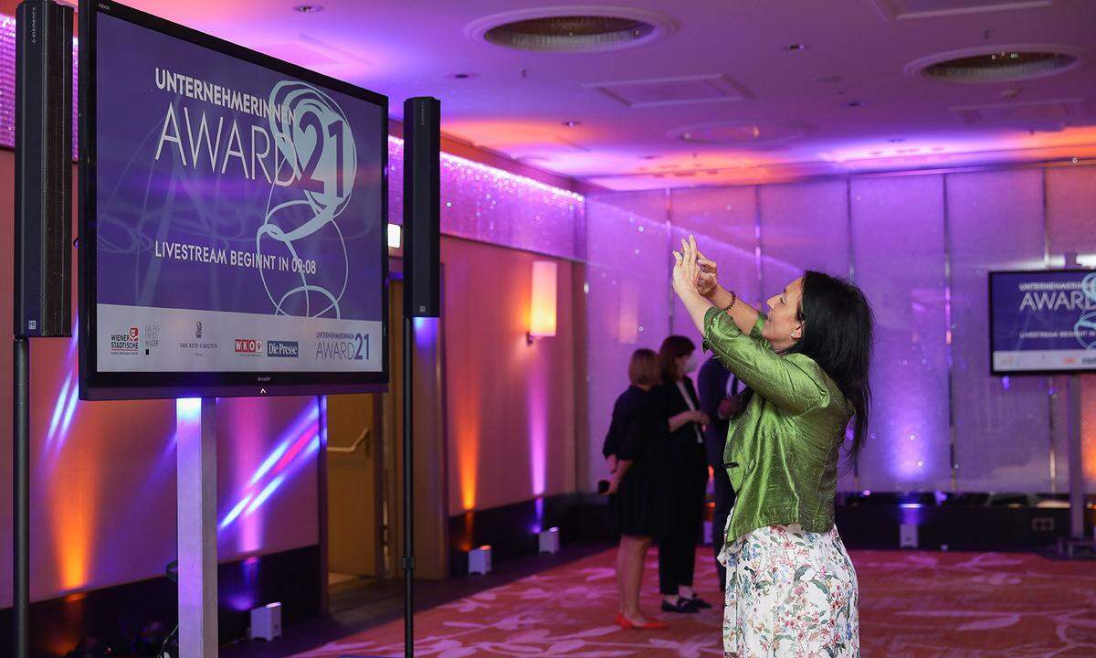 Die feierliche Preisübergabe beim Unternehmerinnen-Award 2021 war eine hybride Veranstaltung: Viele verfolgten den Livestream von zu Hause aus.