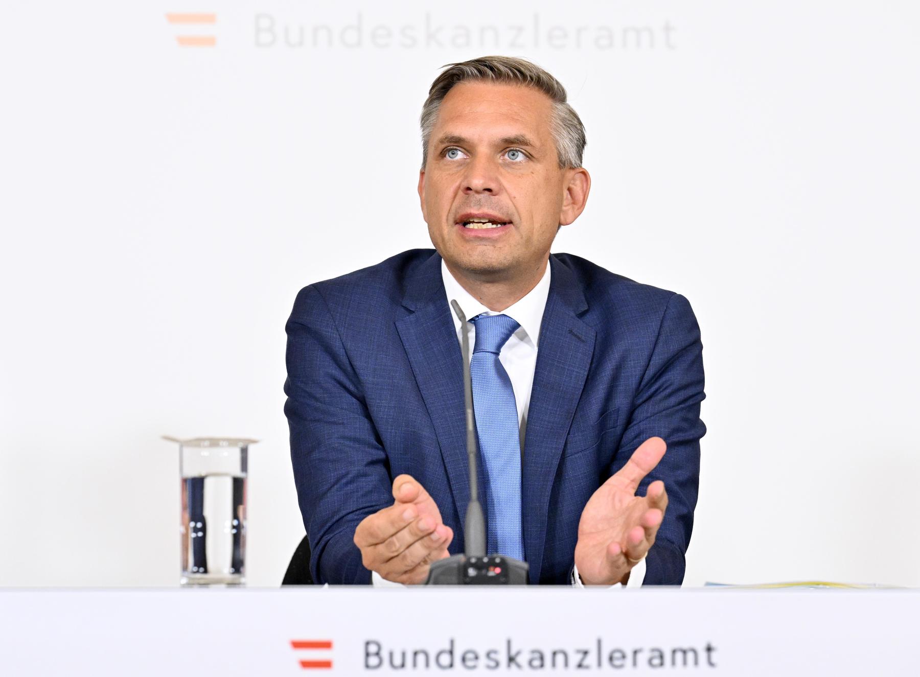 „Österreich-Aufschlag“ bei Lebensmitteln: Hattmannsdorfer will noch heuer EU-Verbot