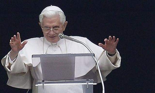 Papst Benedikit XVI. auf einem Arcghivbild