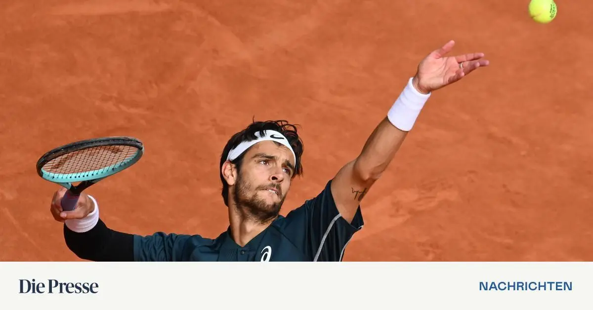 Aufregung-bei-French-Open-Viertelfinale-Musetti-tritt-Tennisball-gegen-Linienrichterin