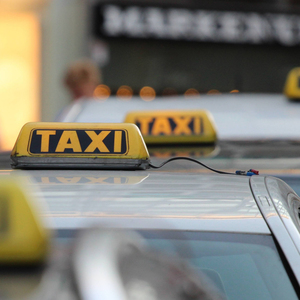 Die Taxi-Innung hat gegen den Konkurrenten Uber in Wien eine harte Gangart eingeschlagen.