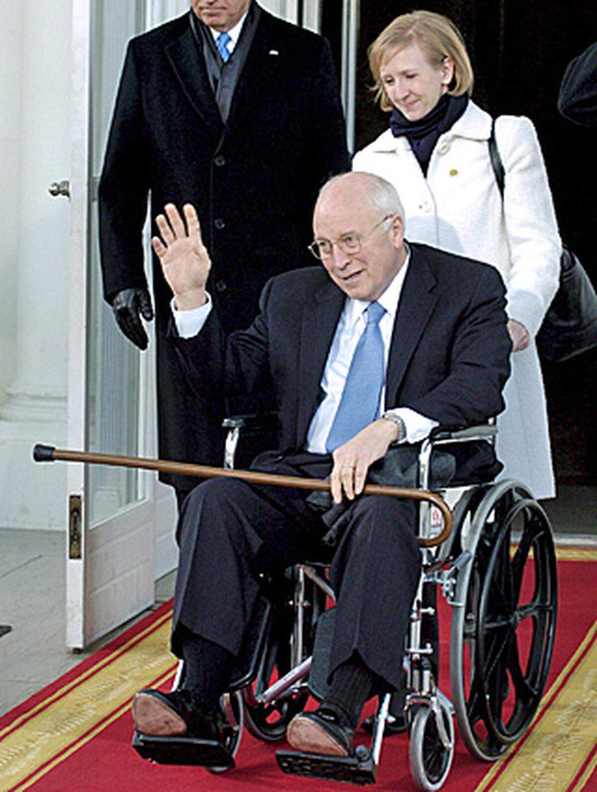 Vizepräsident Dick Cheney wurde im Rollstuhl zu den Feierlichkeiten geschoben. Er leidet an den Folgen eines Unfalls.