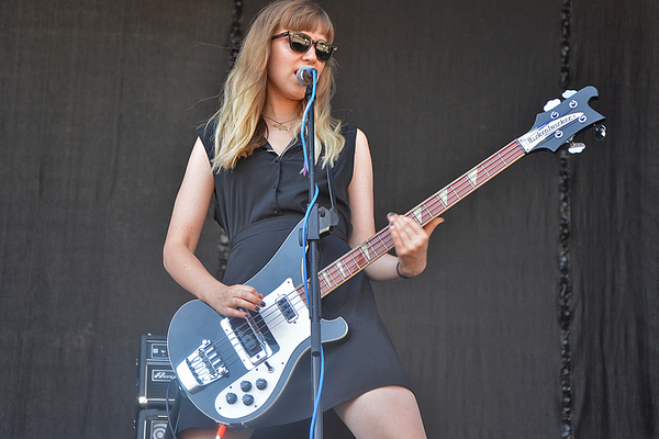 Rock'n'Roll der 50er Jahre, 60s-Beatmusik, gemischt mit Hiphop-Klängen und zeitgenössischer Elektronik. Statt "Yeah Yeah"-Rufen, so der Titel seiner groovenden Hit-Single, gab es vom Publikum nur verhaltenen Applaus.