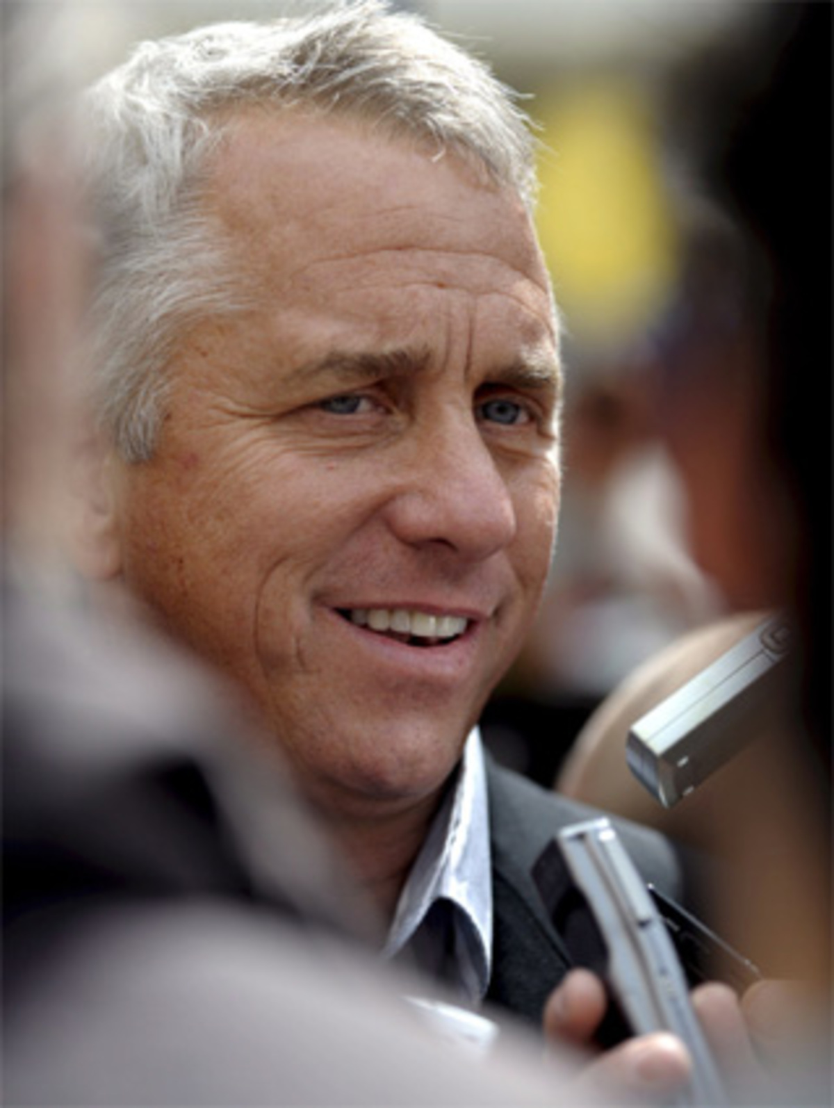 Der dreifache Toursieger Greg LeMonde bezeichnet das Armstrong-Comeback als Katastrophe für den Radsport: "Der jahrelange Alptraum, den wir erlebt haben, kehrt nun zurück."