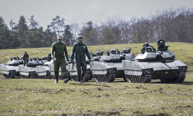 Archivbild vom 7. Mai. Ukrainische Soldaten wurden in Schweden am Combat Vehicle CV90 ausgebildet.