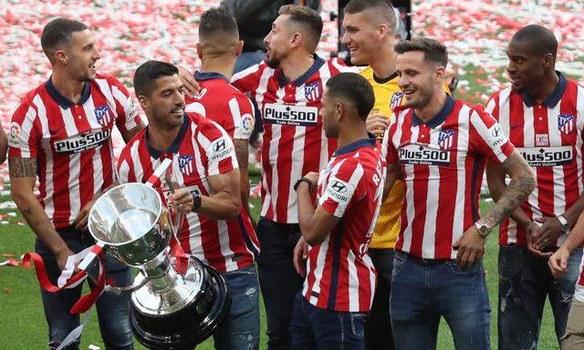 La Liga Santander - Atletico Madrid receive La Liga trophy