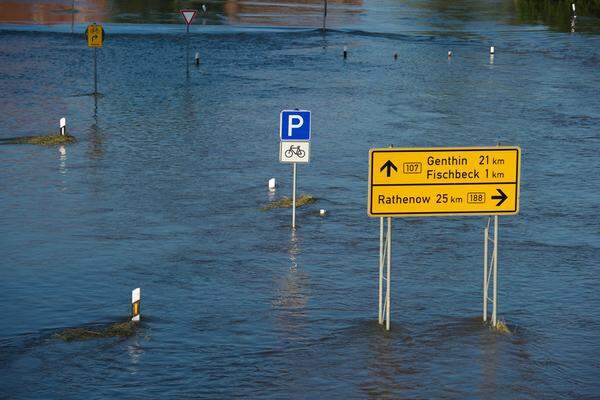 Weitere Städte und Dörfer werden evakuiert, die Elbe ist zu einem unkontrollirbaren See angeschwollen.