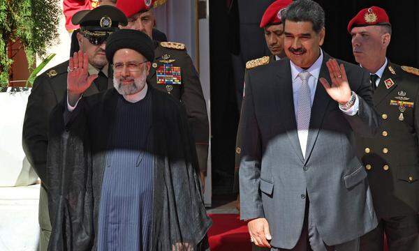  „Im Geiste vereint.“ Irans Präsident Ebrahim Raisi (l) bei Venezuelas Staatschef Nicolas Maduro.