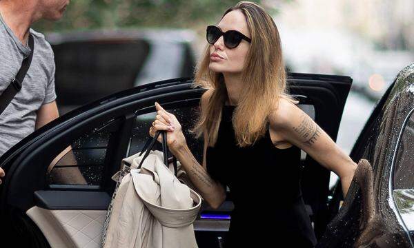 Angelina Jolie wirft Israel indirekt vor, den Gazastreifen in ein „Massengrab“ zu verwandeln. 