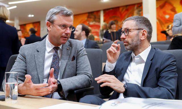 Norbert Hofer und Herbert Kickl im Parlament, Jänner 2021. 