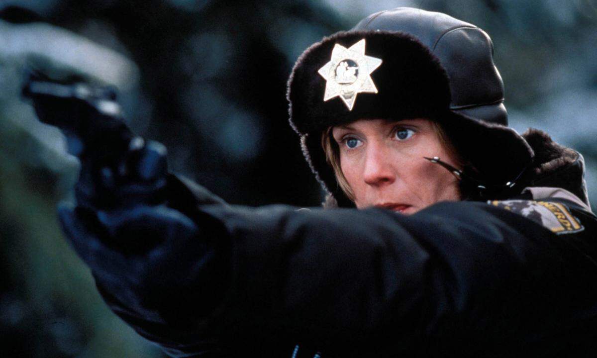 In "Fargo" (1996) spielte sie die hochschwangere Polizistin Marge Gunderson, die in einem verschneiten amerikanischen Provinznest drei Morde aufklären soll.