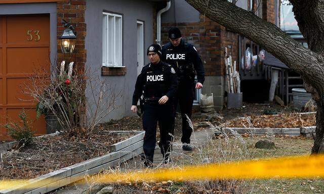 Die Polizei durchsucht das Haus der wegen Mehrfachmordes angeklagten Bruce McArthur in Toronto.