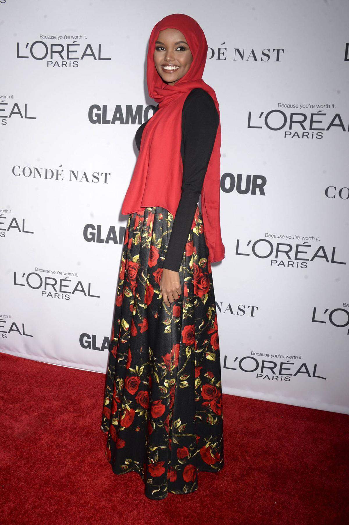 US-Amerikanerin Halima Aden ebnete in diesem Jahr für Models mit Kopftuch den Weg in der Modeindustrie. Aden war nicht nur auf einigen Laufstegen zu sehen, sondern kämpft auch in Magazinen und Werbungen für ein anderes Bild von Frauen mit Kopftuch. Die muslimische Zielgruppe haben aber auch Unternehmen wie Nike für sich entdeckt. Seit kurzem gibt es etwa einen Sport-Hidschab für muslimische Sportlerinnen.