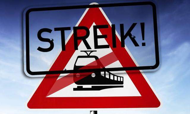 Schild mit Aufschrift Streik und durchgestrichenem Bahnsymbol Deutschland sign with label strike an