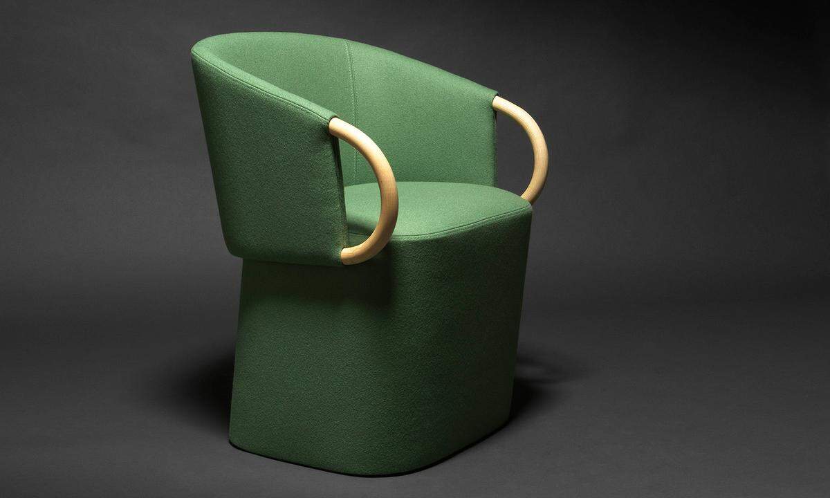 Very wood. Bugholz von der Esche formte Patricia Urquiola zu einer vielfältigen Kollektion, die von Stühlen bis zu gepolsterten Sesseln reicht.