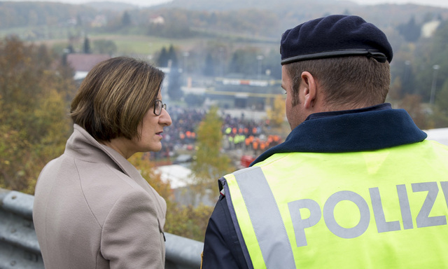 FL�CHTLINGE: BM MIKL-LEITNER AN DER SLOWENISCH-�STERREICHISCHEN GRENZE IN SPIELFELD