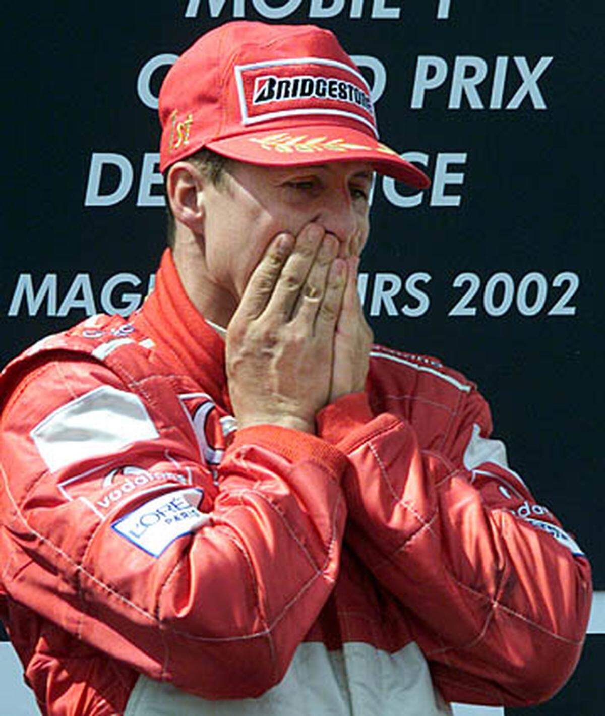 Mit einem Sieg in Magny-Cours macht Schumacher sechs Rennen vor Saisonende den fünften Weltmeistertitel perfekt. Er zieht damit mit der argentinischen Rennfahrer-Legende Juan Manuel Fangio gleich.