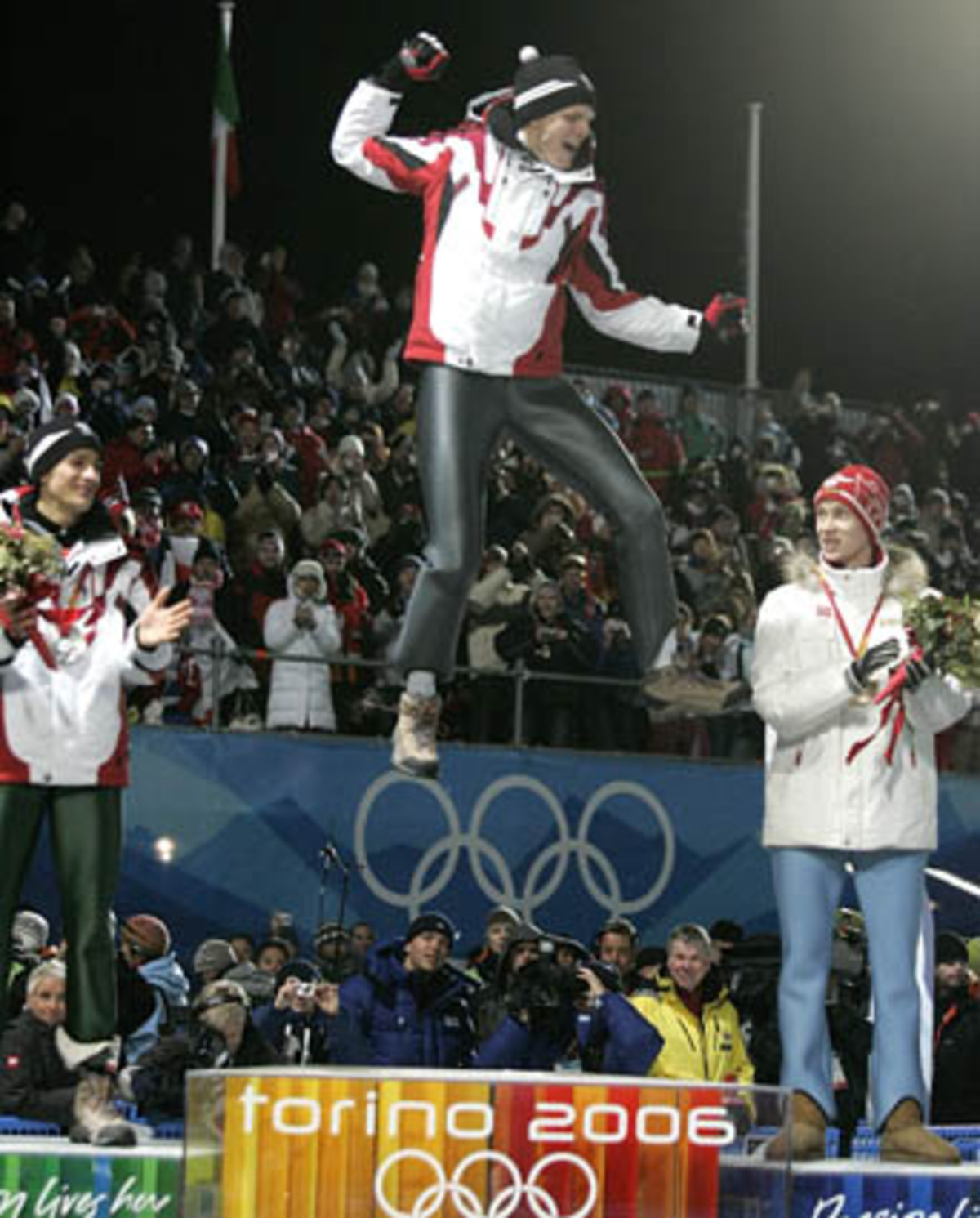 Über 50 Jahre nach Sailer tat sich an der Spitze nichts: In Vancouver ging es dann Schlag auf Schlag: Zuerst holte der Kärntner Thomas Morgenstern Sailer mit Teamgold ein - von 2006 in Turin hatte der Skisprung-Star bereits Gold auf der Großschanze und mit dem Team auf der Habenseite.  3 x Gold