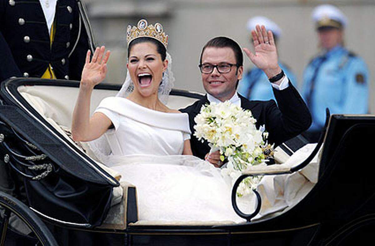 Schwedens Kronprinzessin Victoria hat am Samstag, den 19. Juni, in Stockholm ihren Wunsch-Prinzen geheiratet und damit ihren früheren Fitnesstrainer Daniel Westling zum Prinzen Daniel von Schweden und Herzog von Västergötland gemacht.