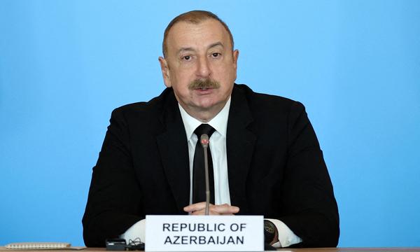 Aserbaidschans autoritär regierender Präsident Ilham Aliyev reagiert sein 2003 mit harter Hand.