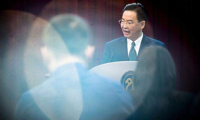 Joseph Wu hofft, dass auch Taiwan eine Einladung nach Wien zur Interpol-Generalversammlung im Herbst erhält. China blockiert Taiwans Teilnahme an internationalen Organisationen. 