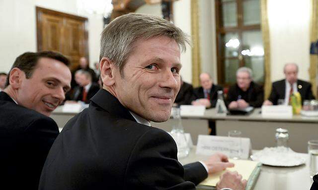 Staatssekretär Jochen Danninger (li.) und Kanzleramtsminister Josef Ostermayer konnten die Verhandlungen mit den Beamten abschließen.