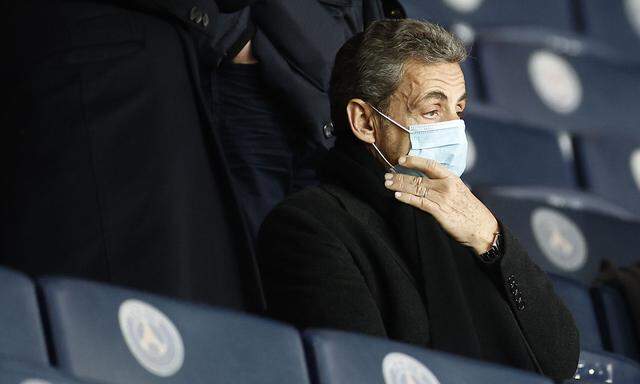 Archivbild vom 22. Jänner 2021, als Nicholas Sarkozy das Fußball-Match von Paris St. Germain gegen Montpellier im Prinzenpark-Stadion beobachtete.