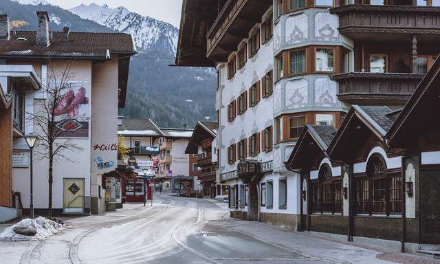 Eine Entscheidung, ob es in Tirol tatsächlich schärfere Maßnahmen geben wird, soll am Sonntagabend fallen. 