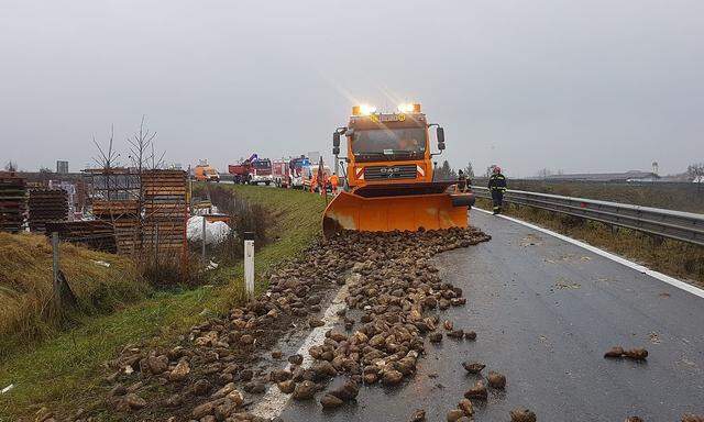 Der Schneepflug-Einsatz auf einem Bild der Asfinag