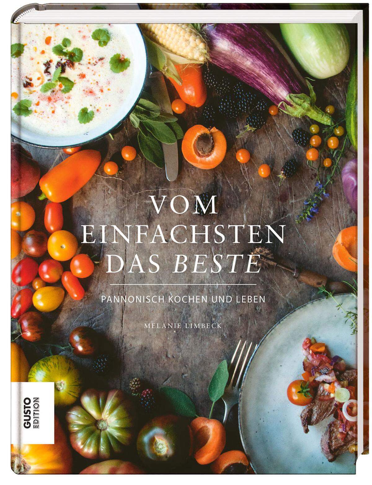 Food-styling, Fotos, Rezepte alles stammt aus der Hand der jungen Foodbloggerin Melanie Limbeck (www.dasmundwerk.at). Ein Streifzug durch die Jahreszeiten mit Rezepten wie Brennnesseltascherl, Hollerbeerenkapern, Fasansuppe oder Mohnbuchteln. "Vom Einfachsten das Beste", Gusto Edition, 29,90 Euro.